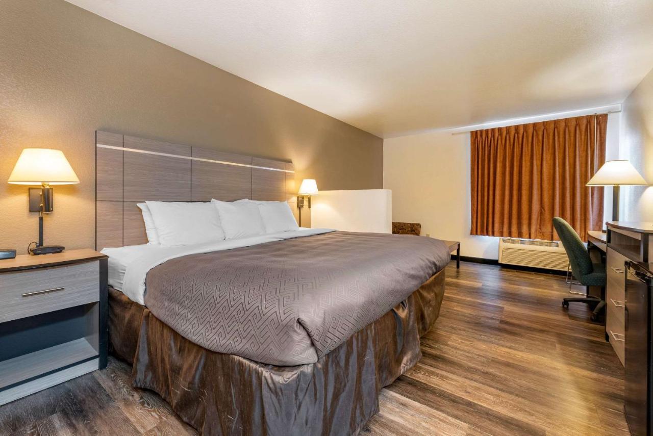 Econo Lodge Пуэбло Экстерьер фото
