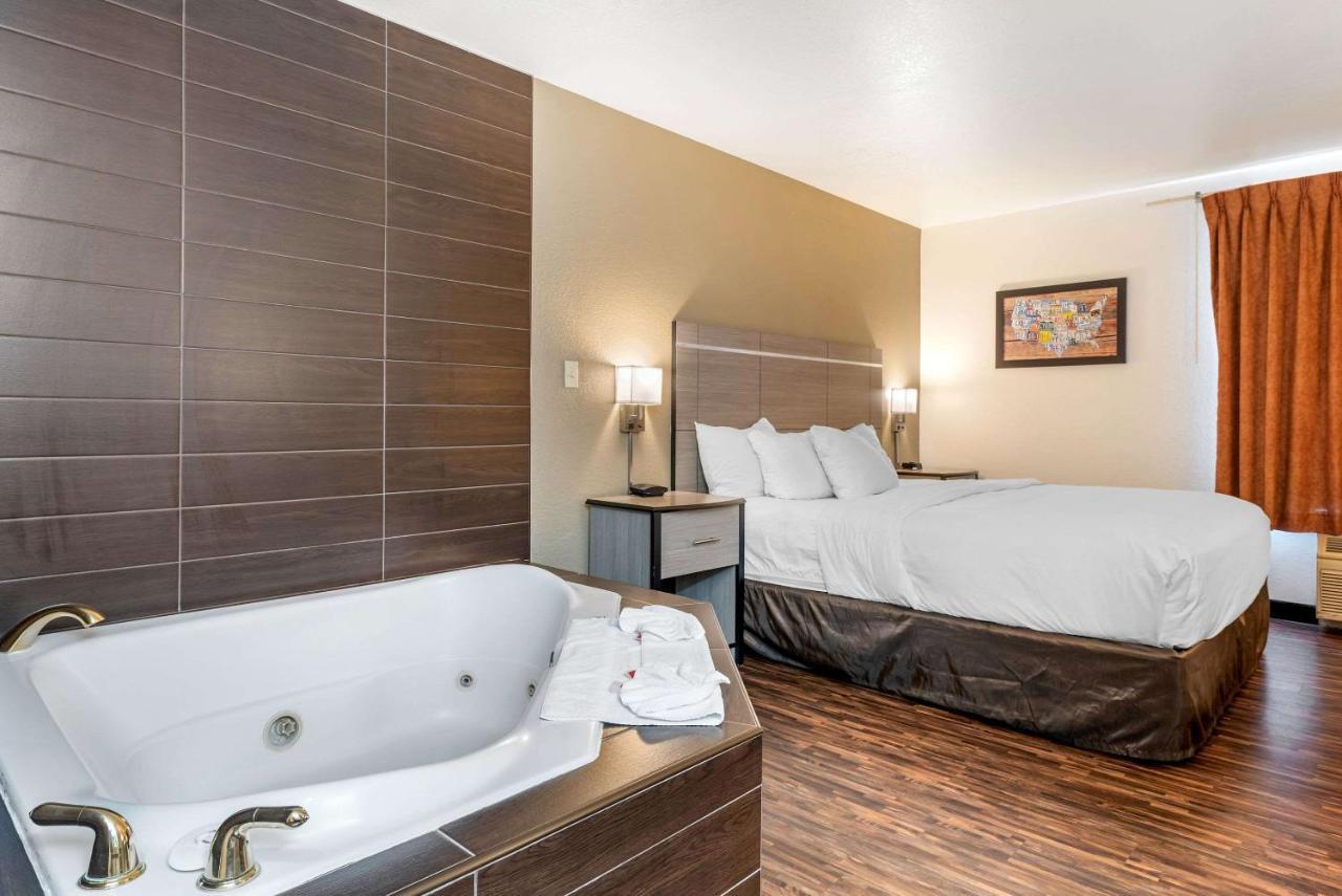 Econo Lodge Пуэбло Экстерьер фото