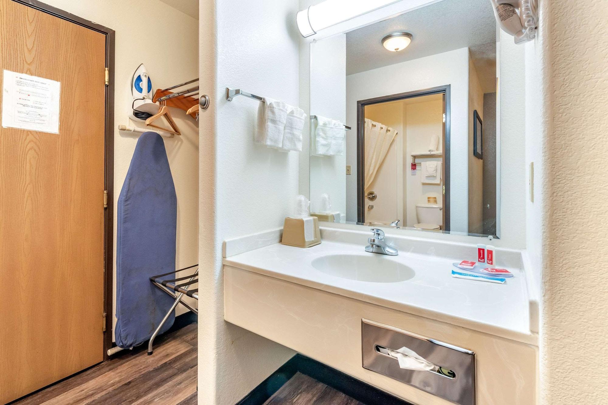 Econo Lodge Пуэбло Экстерьер фото