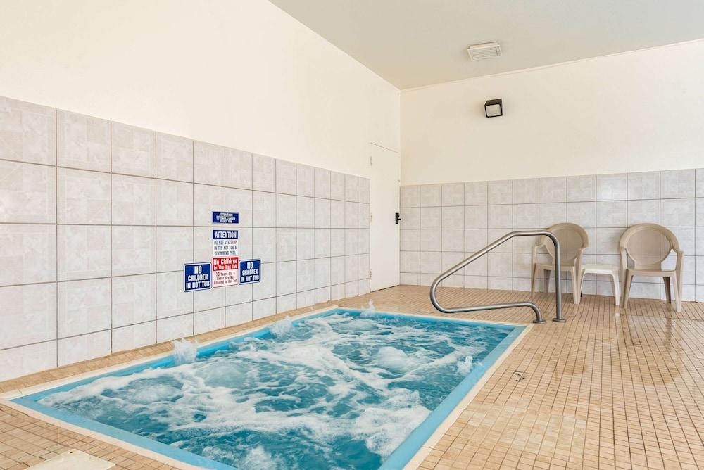 Econo Lodge Пуэбло Экстерьер фото