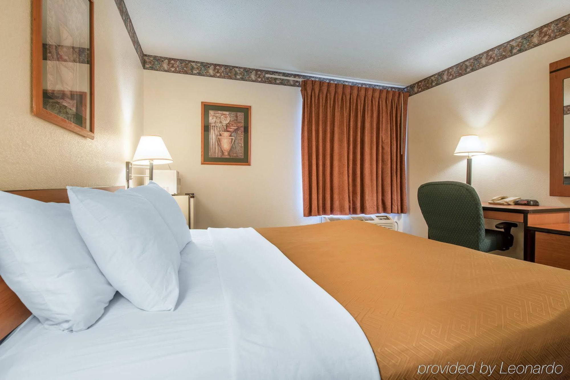 Econo Lodge Пуэбло Экстерьер фото