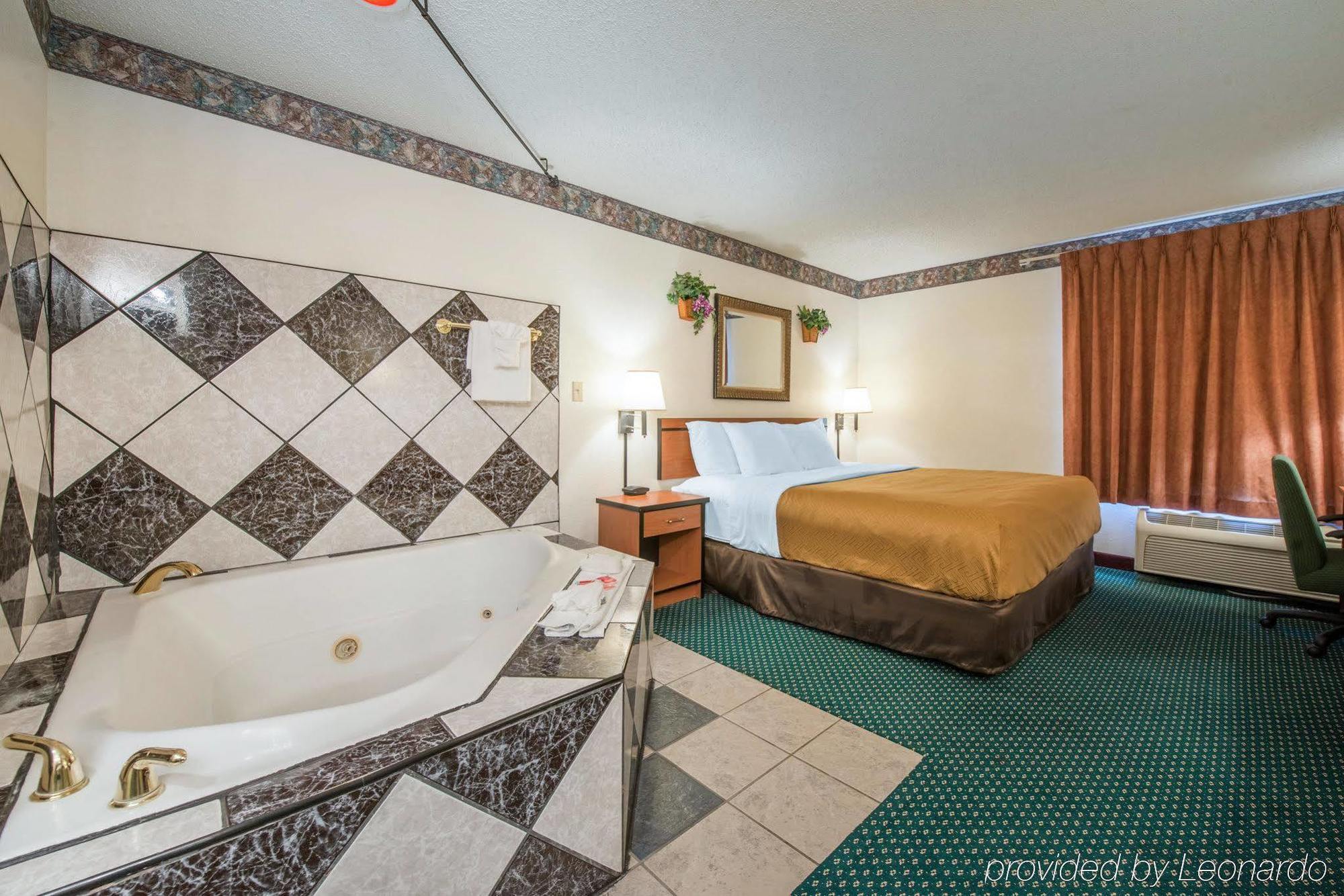 Econo Lodge Пуэбло Экстерьер фото